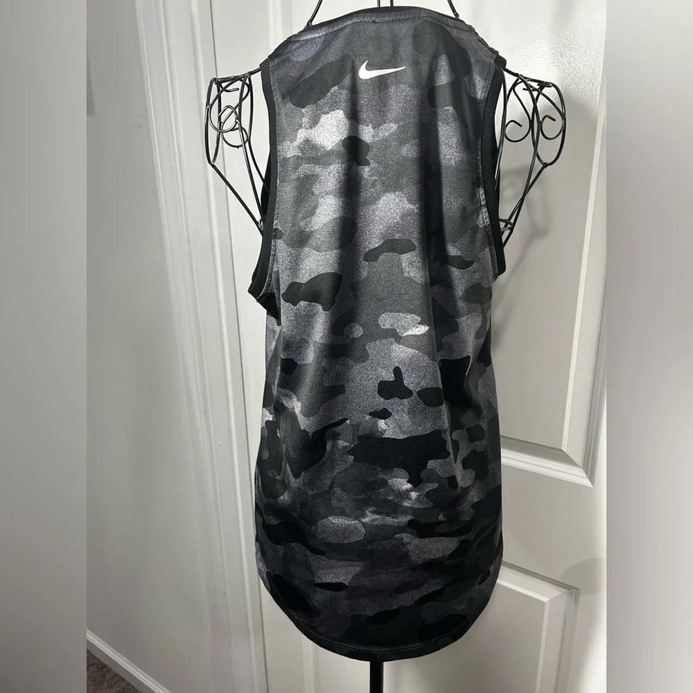 Nike Women's Black/Gray‎ Camouflage Tank Top
